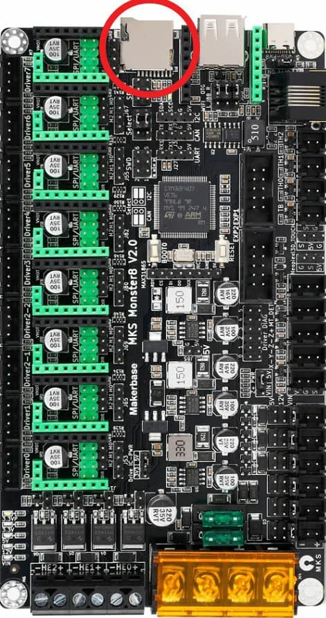 Вставленная флешка в разъем на плате Вставленная флешка в разъем на плате
