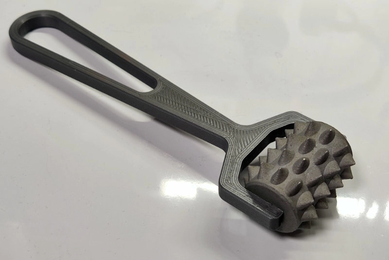 Шипастый валик, напечатанный из алюминия Шипастый валик, напечатанный из алюминия