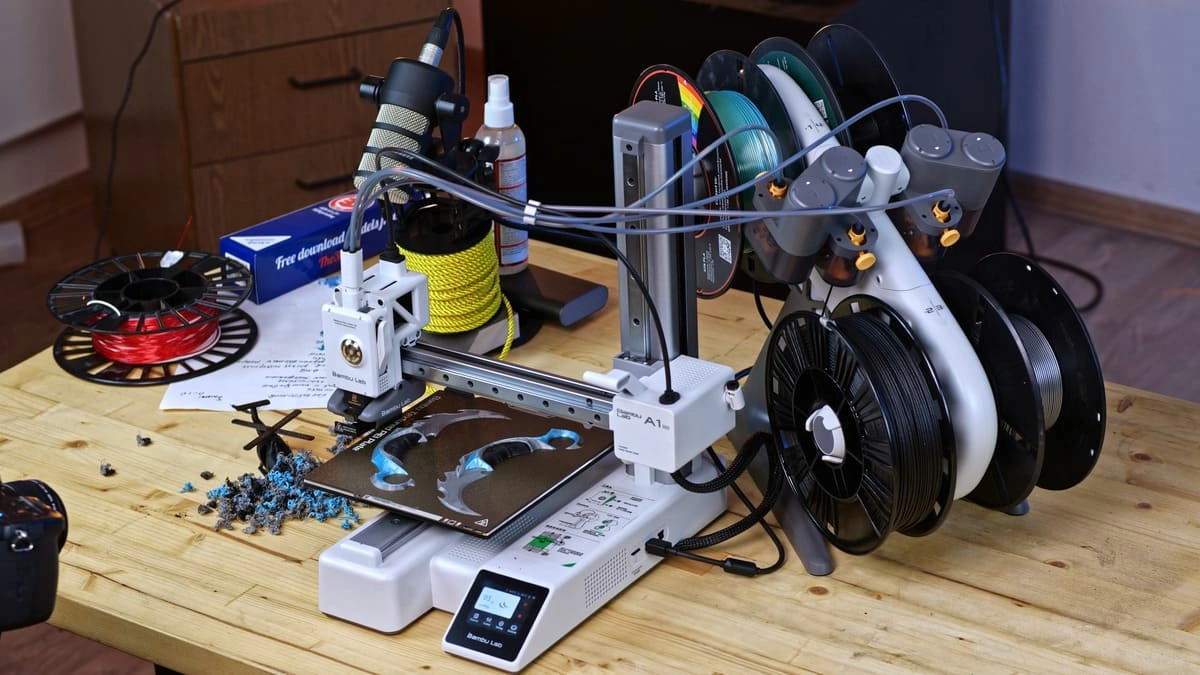 Рабочее место 3d принтера Bambu Lab A1 Mini Combo Рабочее место 3d принтера Bambu Lab A1 Mini Combo