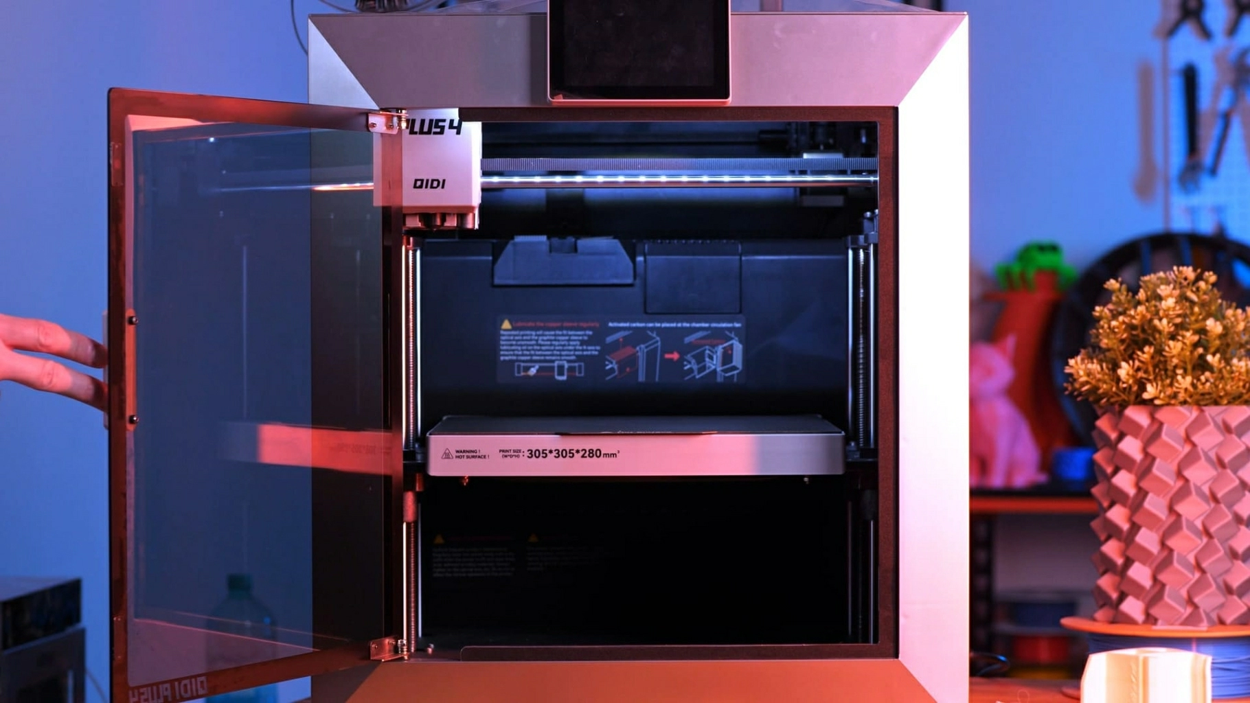 Максимальное открывание дверцы Qidi Plus 4