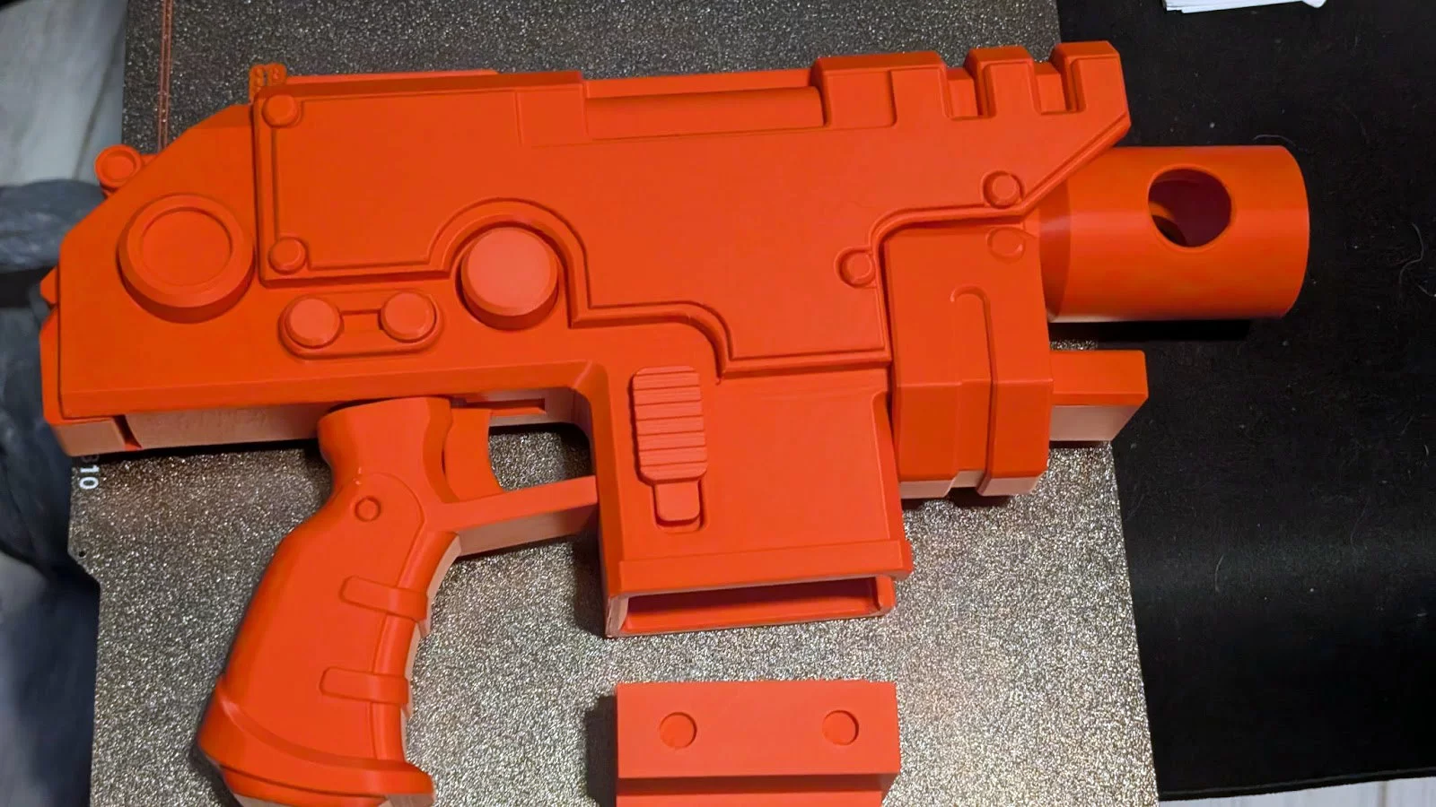 Печать фигуры пистолета на QIDI PLUS 4