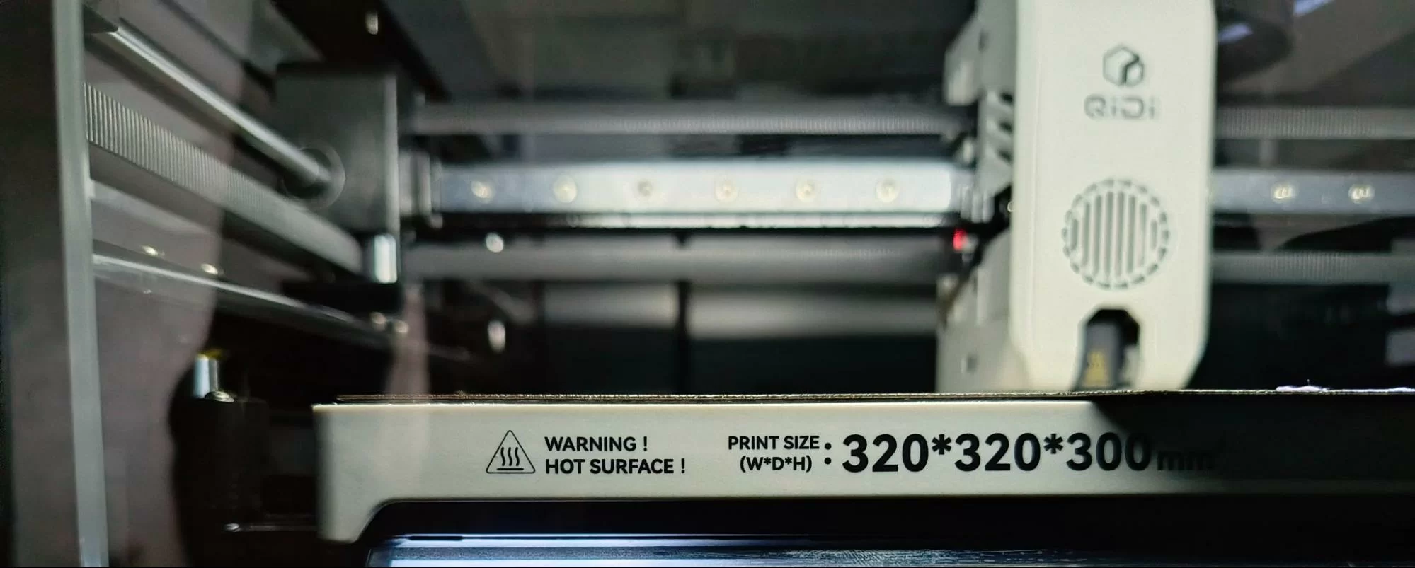 3d-printer-qidi-plus-5-stol-pei.jpg