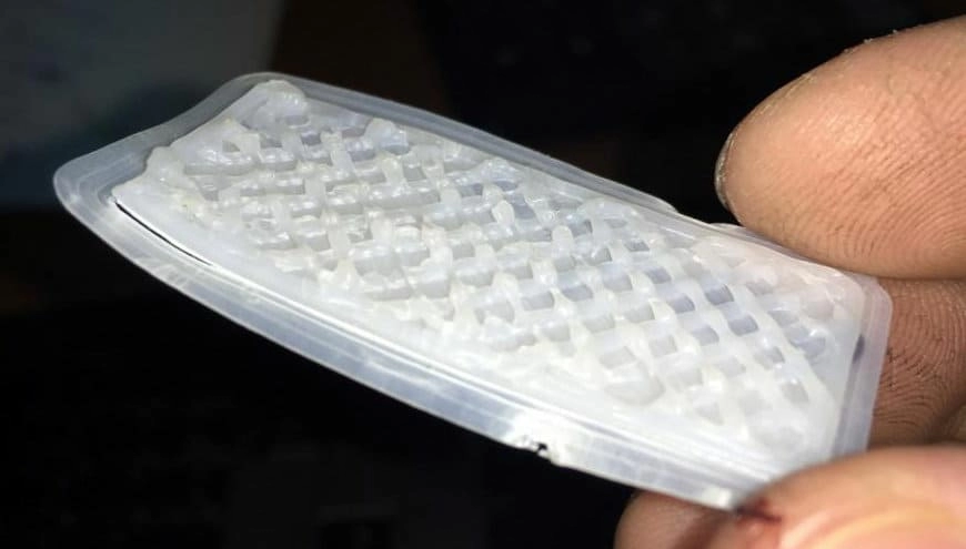 Пластик скатывается в шарики около сопла Пластик скатывается в шарики около сопла