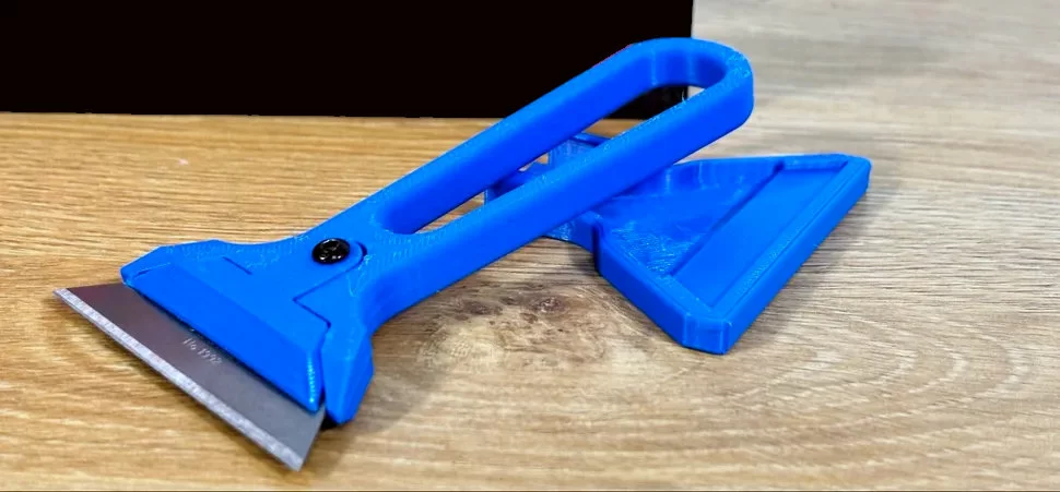 Напечатанный скребок из PC Creality K2 Pro