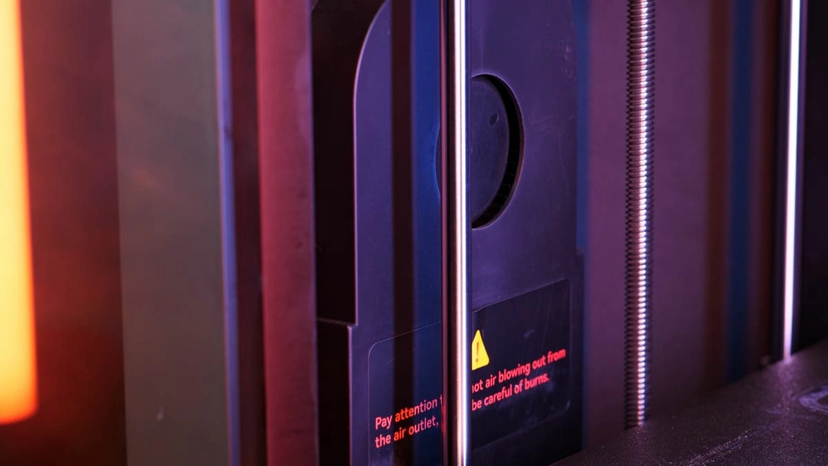 Наклейка с просьбой прогревать стол заранее