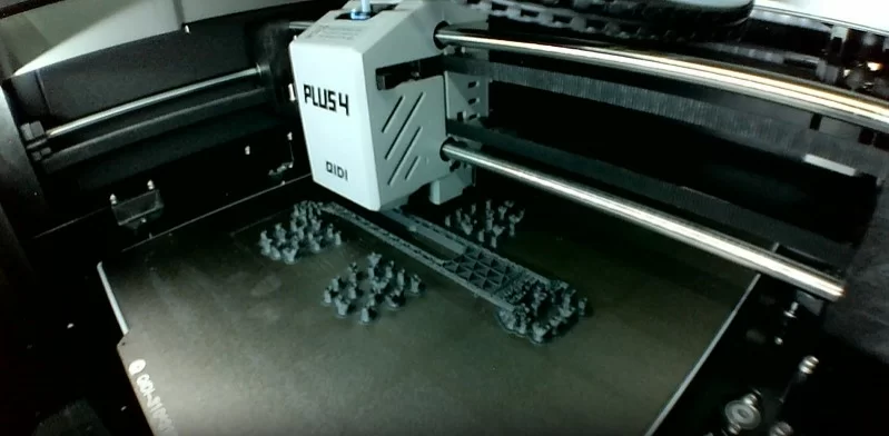 Принтер QIDI PLUS 4 внутри