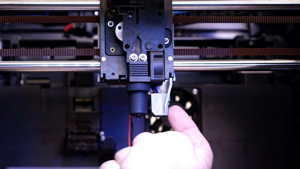 Проприетарный хотэнд разработки Qidi с датчиками Проприетарный хотэнд разработки Qidi с датчиками