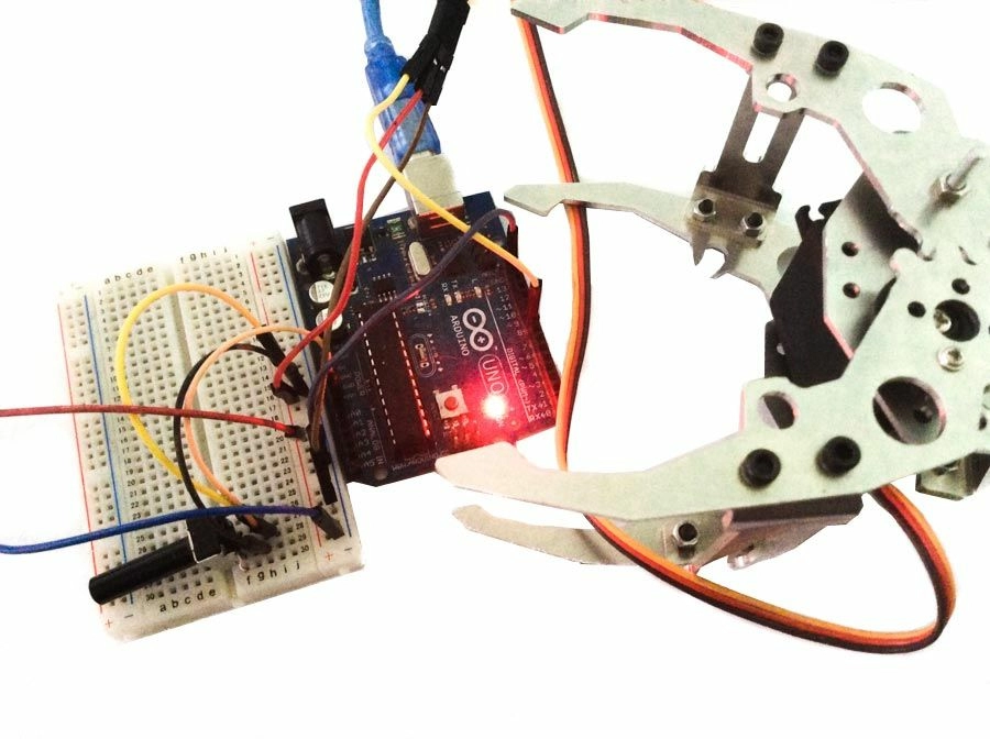 servo-MG995-04.jpg servo-MG995-04.jpg