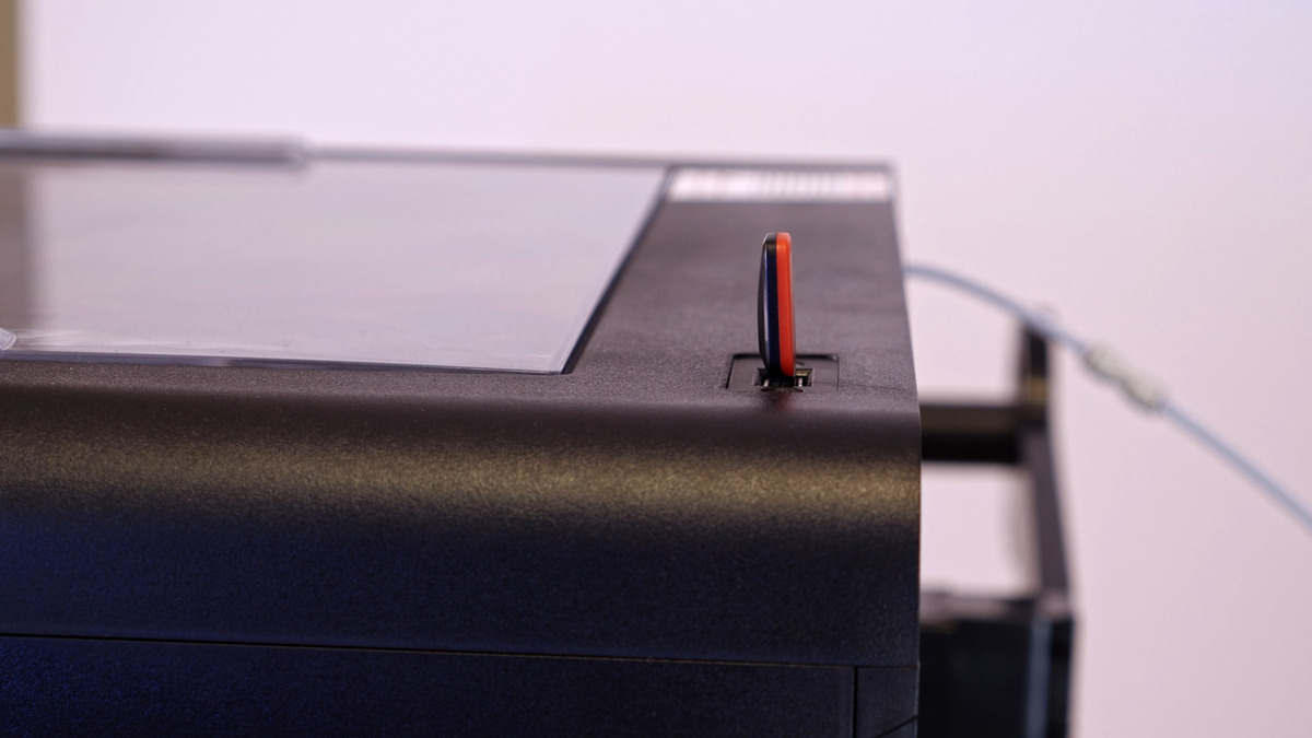 Порт для флешки Qidi tech Q1 Pro