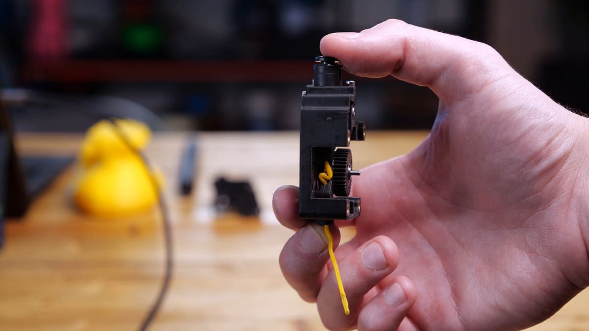 Регулируемый прижим Qidi Plus 4