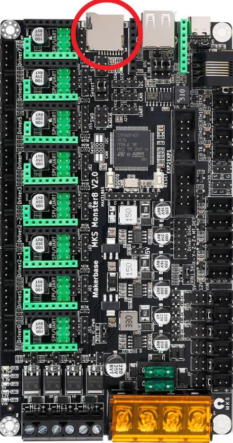 Вставленная флешка в разъем на плате