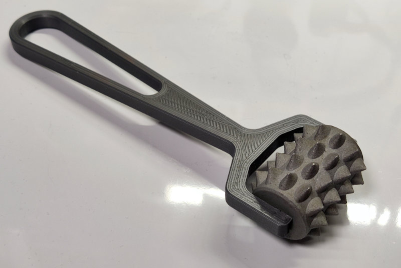 Шипастый валик, напечатанный из алюминия Шипастый валик, напечатанный из алюминия