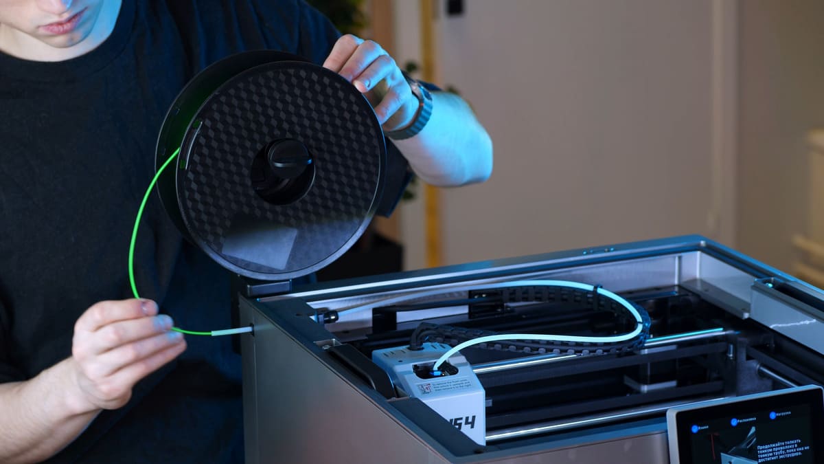 Устанавка держателя катушки филамента на Qidi Plus 4