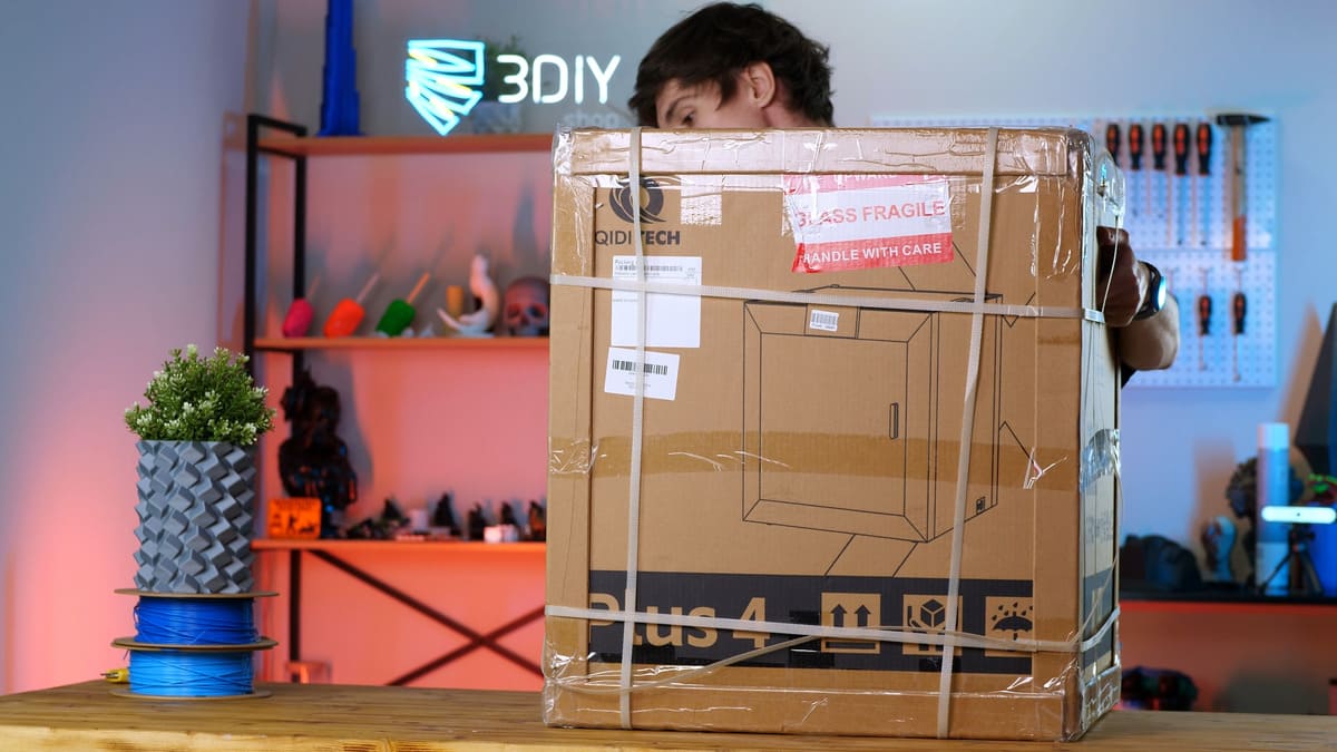 Распаковка принтера Qidi Plus 4
