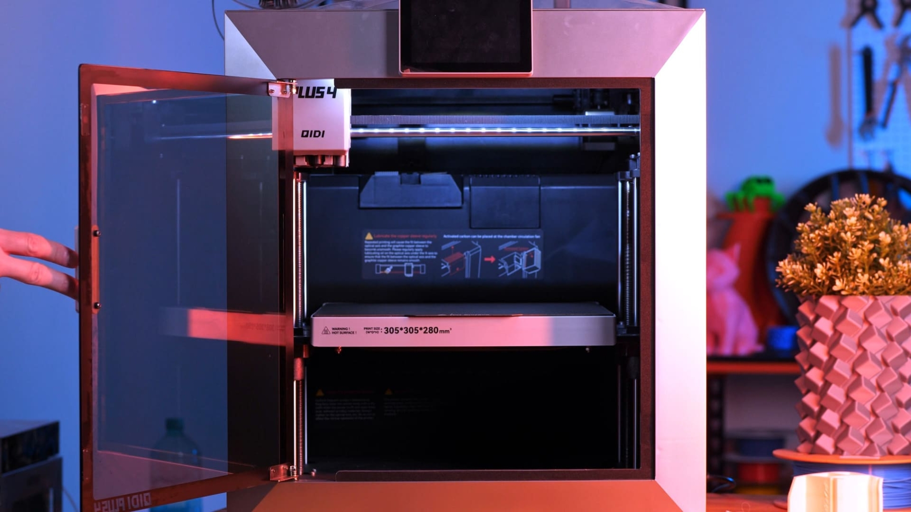 Максимальное открывание дверцы Qidi Plus 4