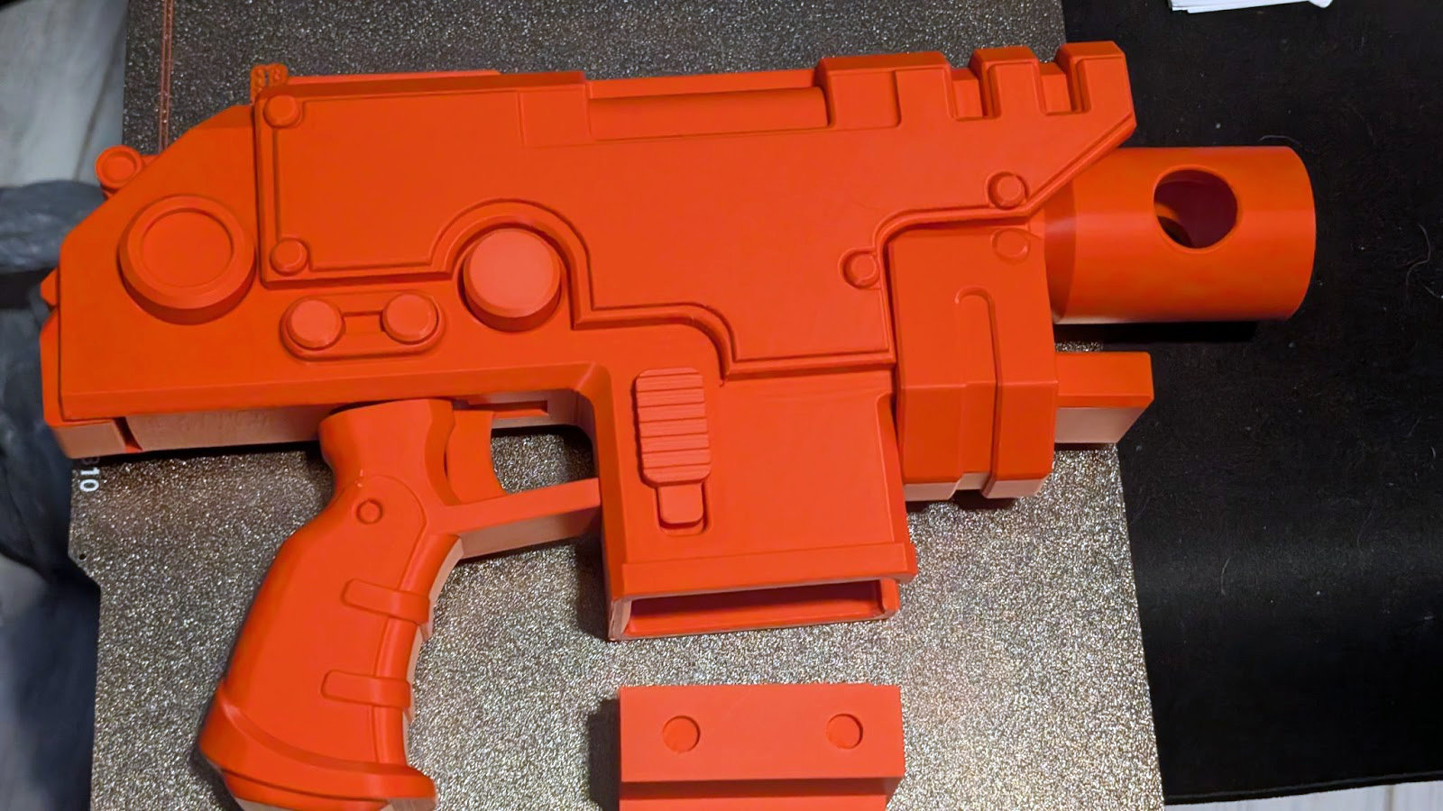 Печать фигуры пистолета на QIDI PLUS 4