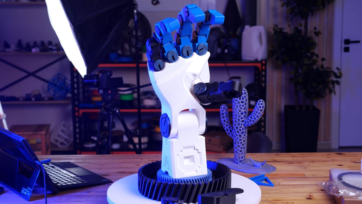 Регулируемая рука из полученных отпечатков на Qidi Plus 4