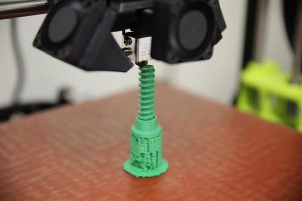 Печать тонкой высокой модели Печать тонкой высокой модели