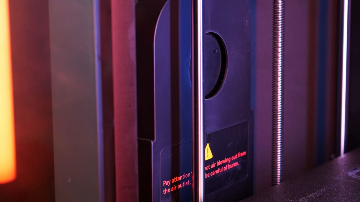 Наклейка с просьбой прогревать стол заранее