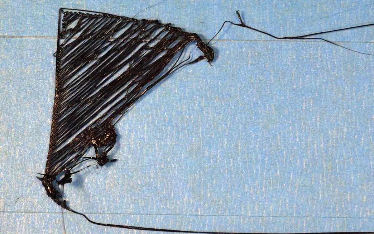 Пластик скатывается в клубок Пластик скатывается в клубок