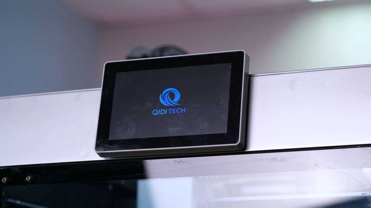 Включение принтера Qidi Plus 4