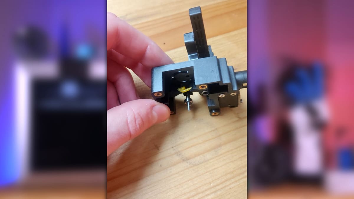 Регулируемый прижим Qidi Plus 4